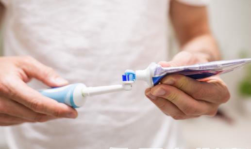 刷牙用最合适的牙膏量 使用牙膏的误区你别踩 