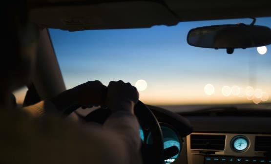 夜间平安开车的十三个要点 夜间行车时灯光运用的误区